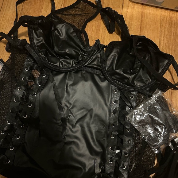 Set - Picture 2 of 2